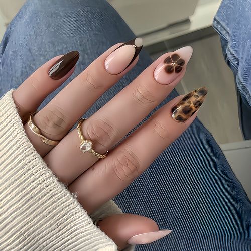 Elegantes Stiletto Press-On Nagelkunst Set Karnz