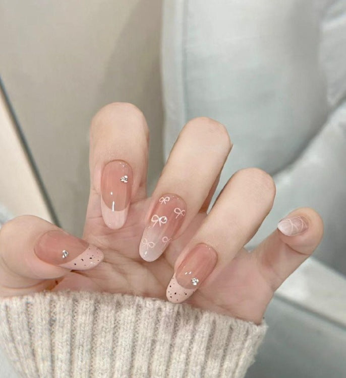 Dekorative Glitzer French Tip Nagelverzierungen Karnz