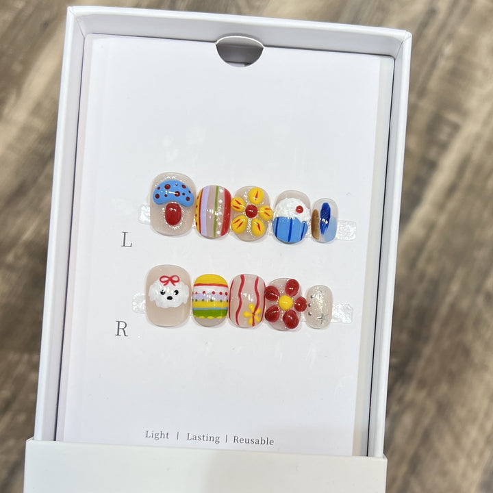Dekoratives Press-On Nagelkunstset mit lustigen und verspielten Designs Karnz
