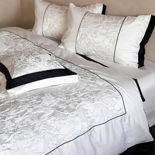 Strukturierte Floral Matelassé Bettbezug-Set mit kontrastierendem Paspelrand und Euro Kissenbezügen