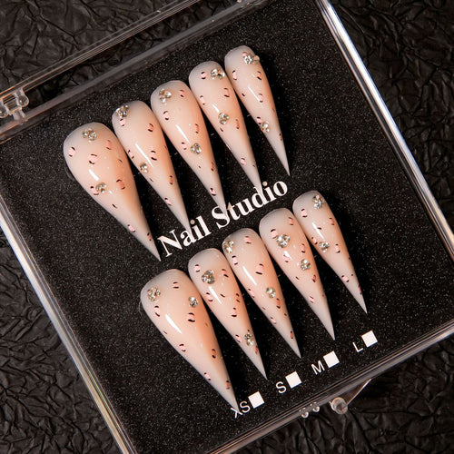 Stiletto Press-On Nail Set mit Kristallverzierungen