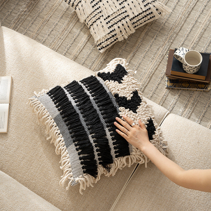 Dekoratives Boho-Kissen mit Baumwoll-Tufting, Fransen und Quasten