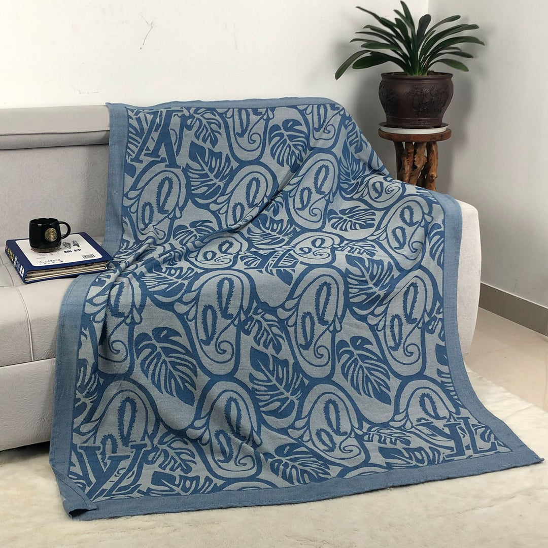 Gemütliche dekorative Decke Karnz