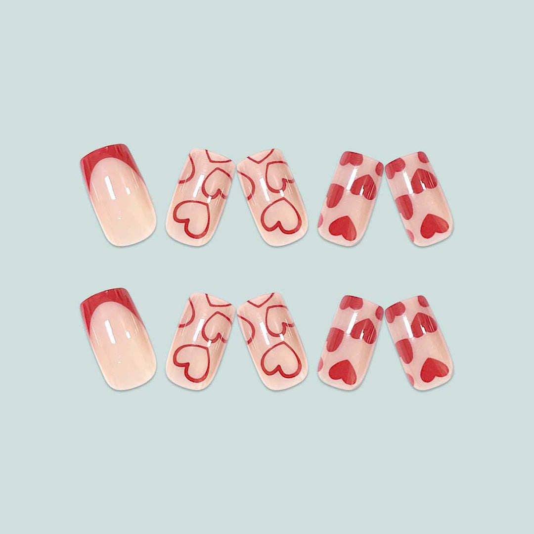 Kunstvolle Nail Art mit Herz-Design Karnz