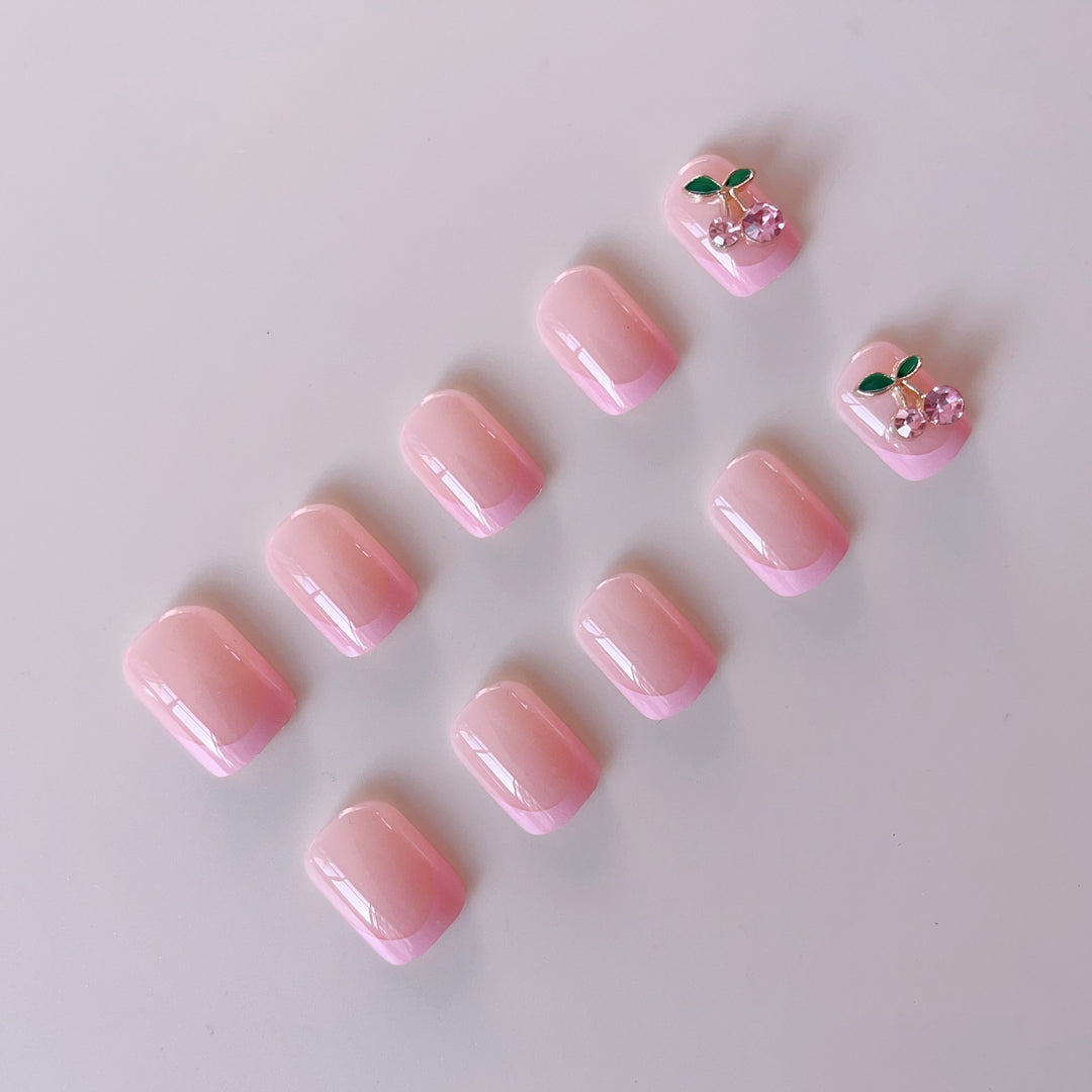 Kunstnagelset mit einzigartigen floralen Akzenten Karnz