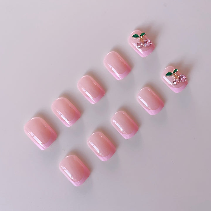 Kunstnagelset mit einzigartigen floralen Akzenten Karnz