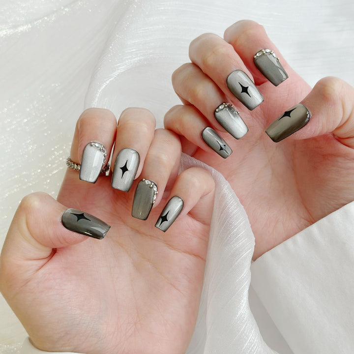 Glamouröse mit Strass geschmückte Press-On Nägel