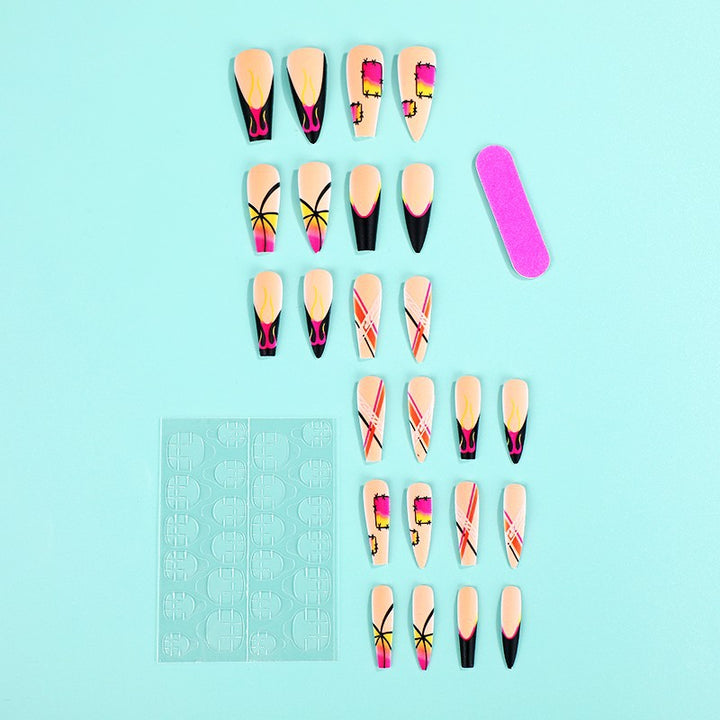 Kreatives Kunstnagelset mit farbenfrohen Designs Karnz