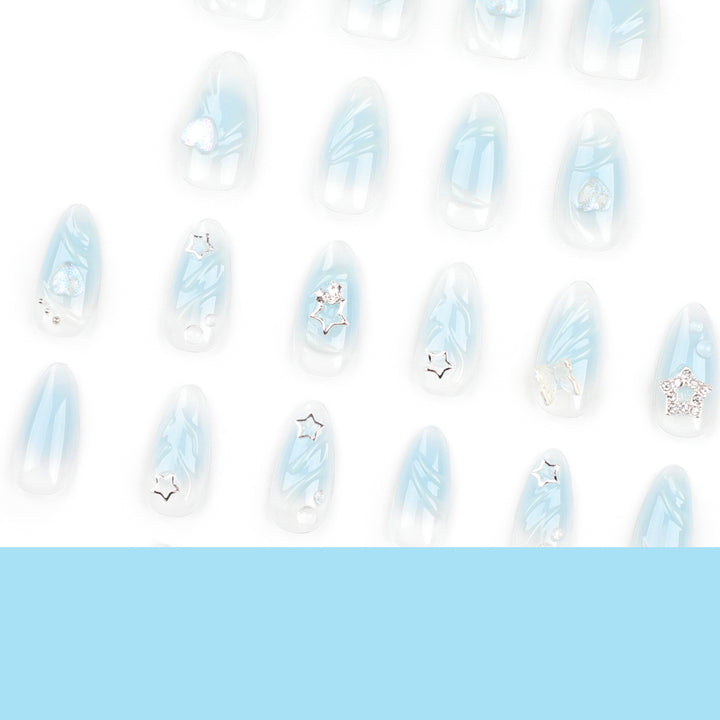 Kunstvolle 3D-Nagelverlängerungen mit bunten Motiven und Glitzerakzenten Karnz