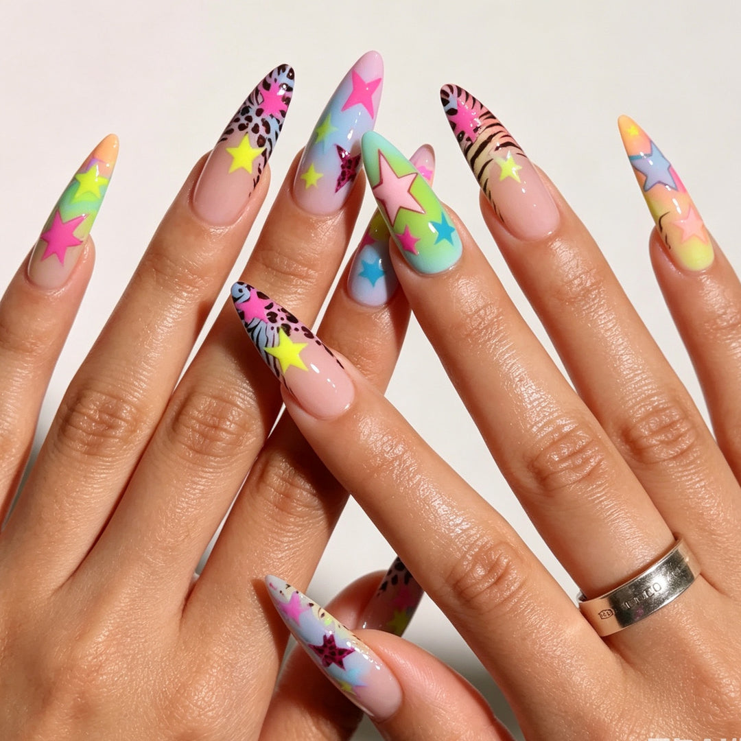 Kunstnagelset mit bunten 3D-Sternmotiven Karnz