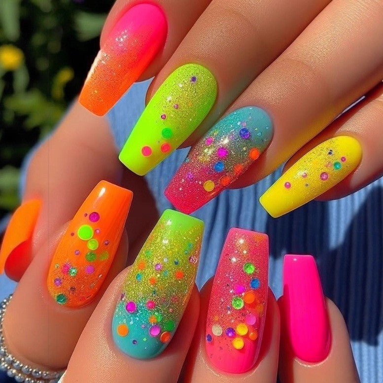 Elegante Kunstnagelverzierung Karnz