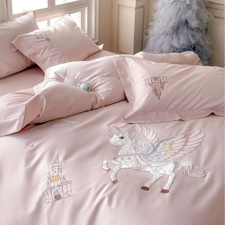 Fantasy Satin Bettbezug Set mit gestickten Pegasus und Schloss Motiven