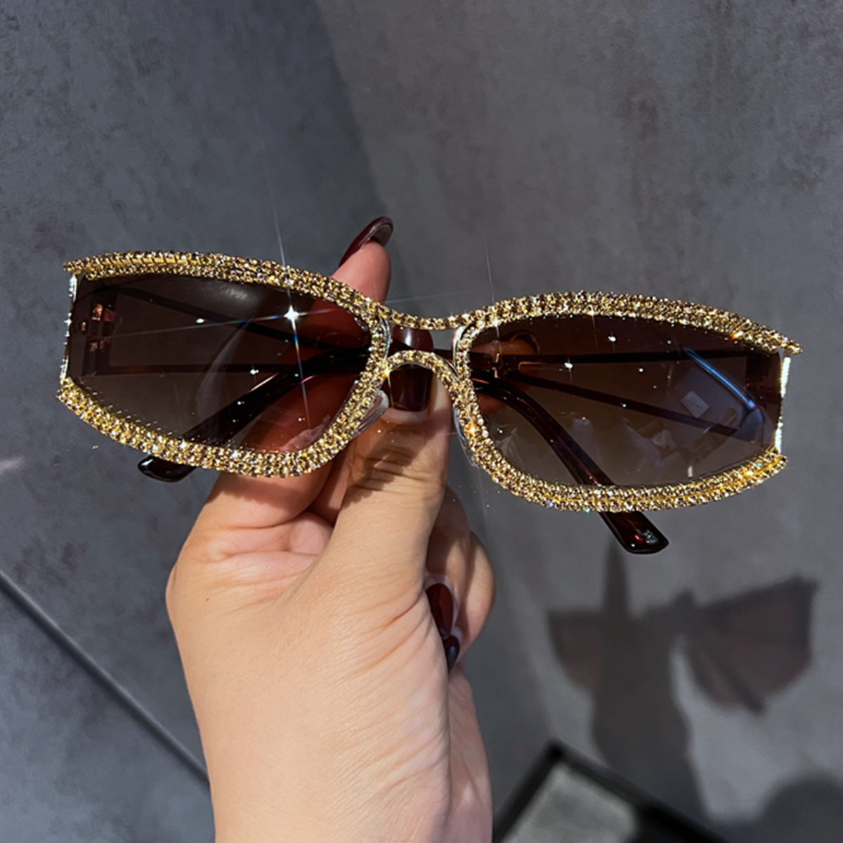 Damen Glamouröse Vintage-Sonnenbrille mit Strassbesatz Karnz