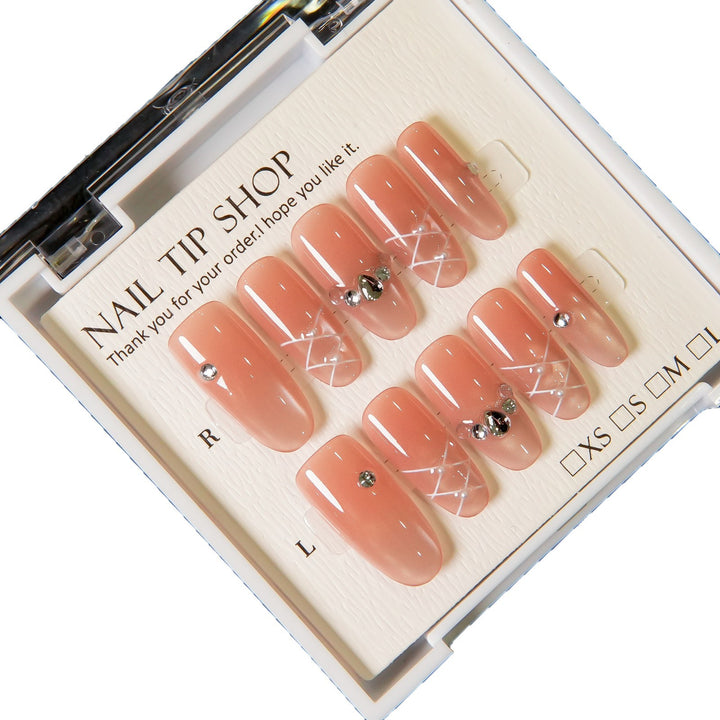 Glamouröse Press-On-Nageltips mit Strassakzenten