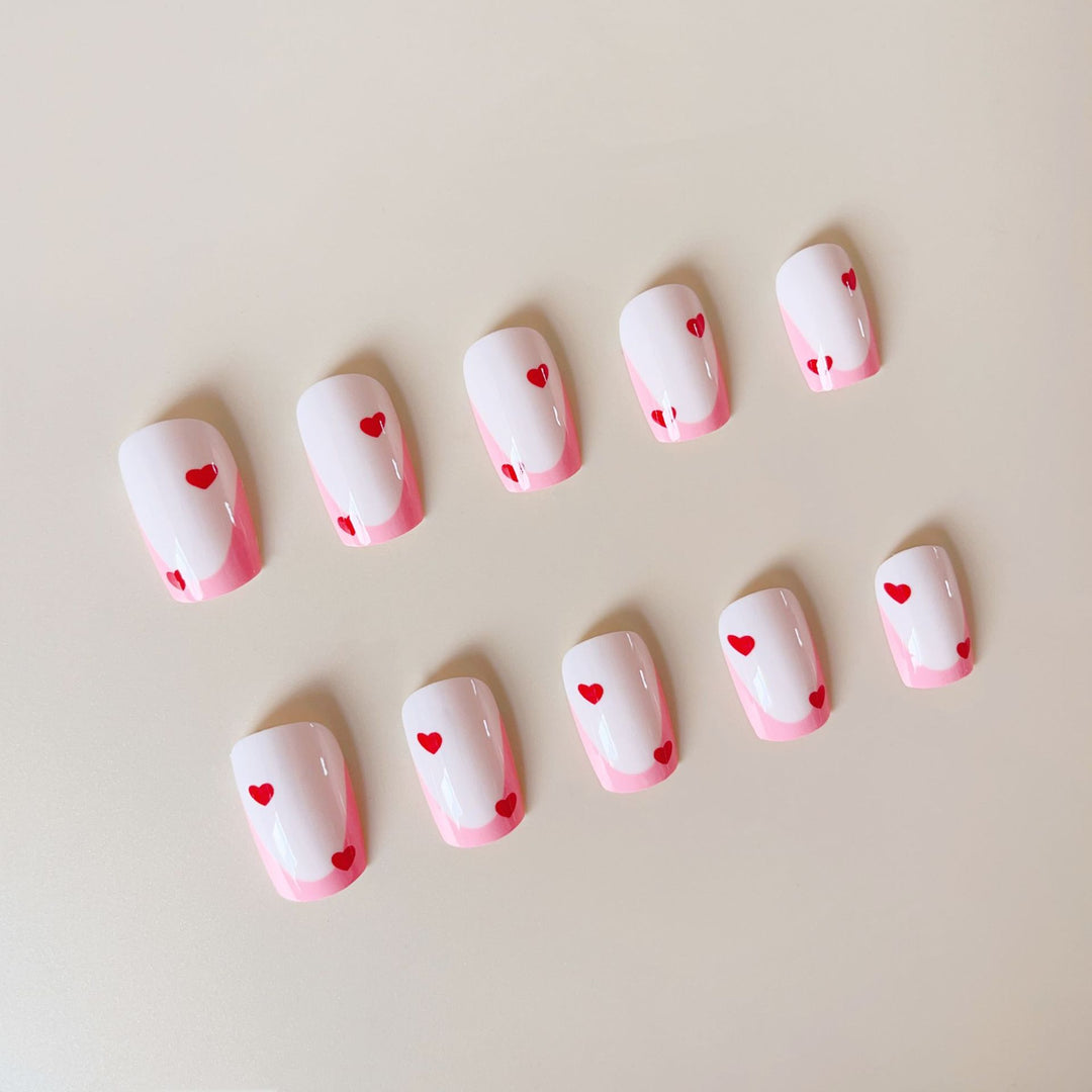 Nail Art Set mit verspielten Herzmotiv und eleganten Akzenten Karnz