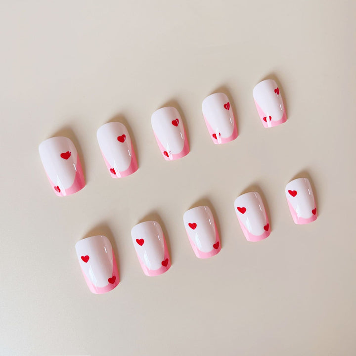 Nail Art Set mit verspielten Herzmotiv und eleganten Akzenten Karnz