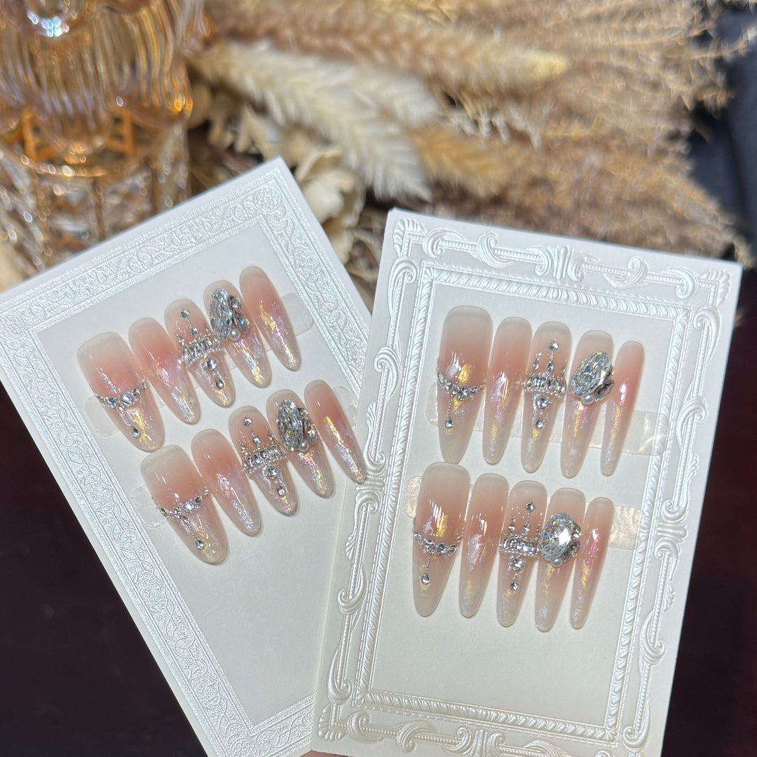 Dekoratives Stiletto Nagelkunstset Karnz