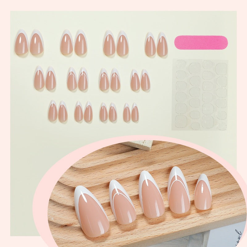 Künstliche Nagelspitzen im eleganten Design Karnz