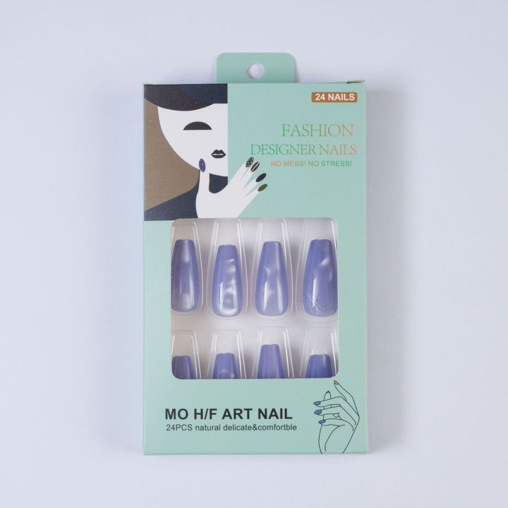 Kunstnägel im eleganten Stiletto-Design Karnz