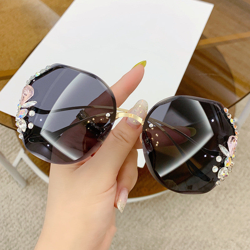 Damen Oversized Sonnenbrille mit dekorativen Steinen Karnz
