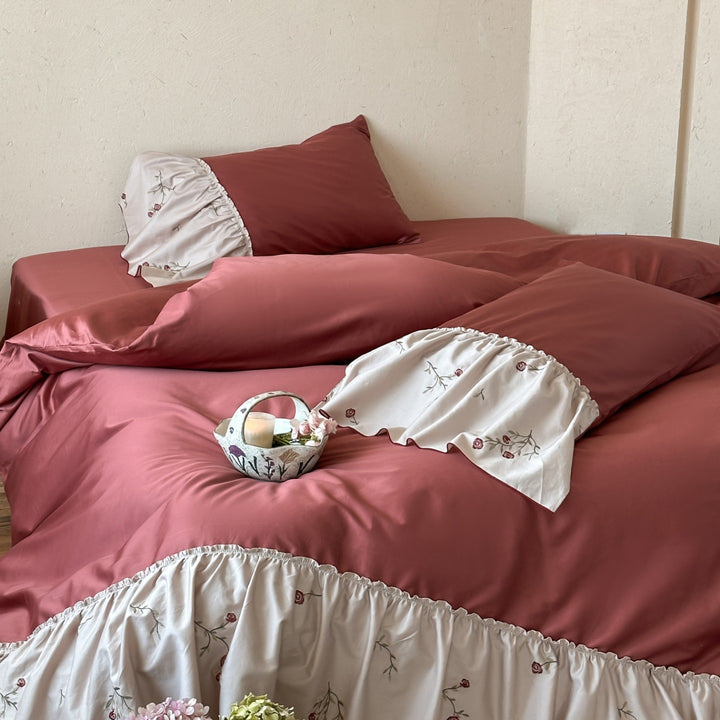 Elegantes Bettwäscheset aus Baumwollsatin mit besticktem Volant und Wendekissen
