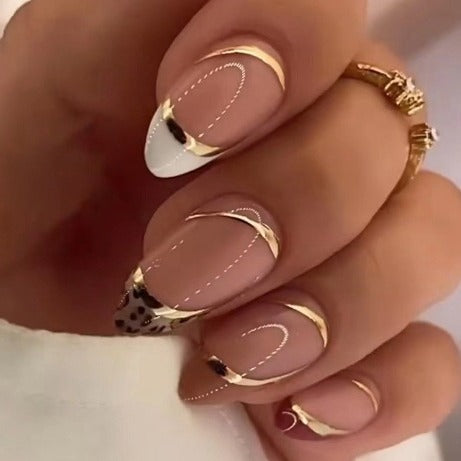 Elegante geometrische Nagelkunst
