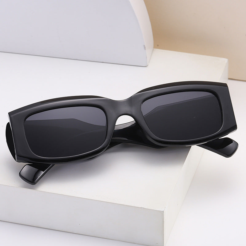 Damen modische quadratische Sonnenbrille mit luxuriösen Rahmenakzenten Karnz
