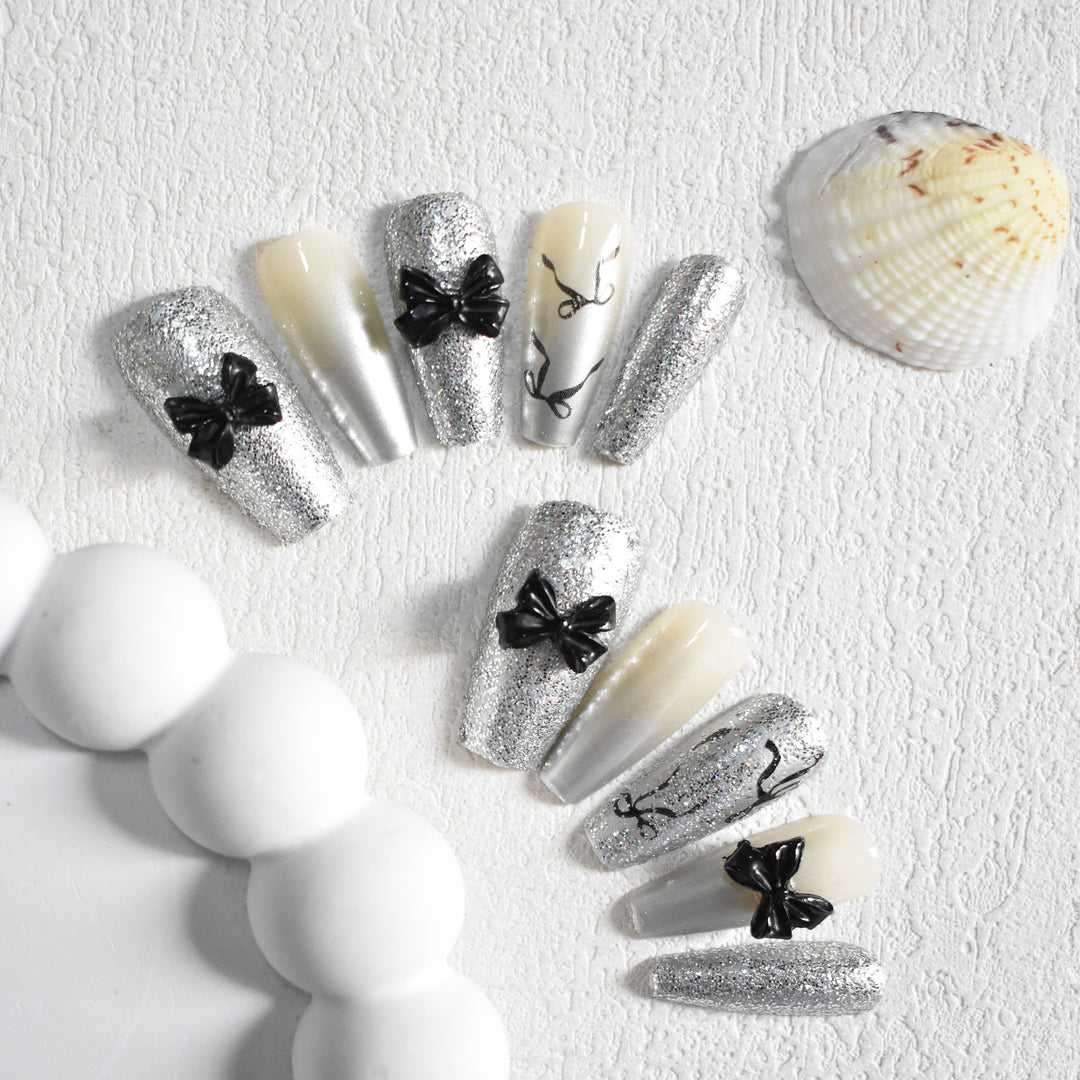 Glitzerndes Schleifen-Akzent Press-On Nagelset Karnz