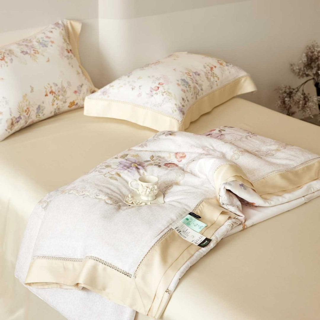 Bettbezug-Garnitur aus seidenweichem Baumwollsatin mit floralem Aquarellprint und dekorativer Bordüre