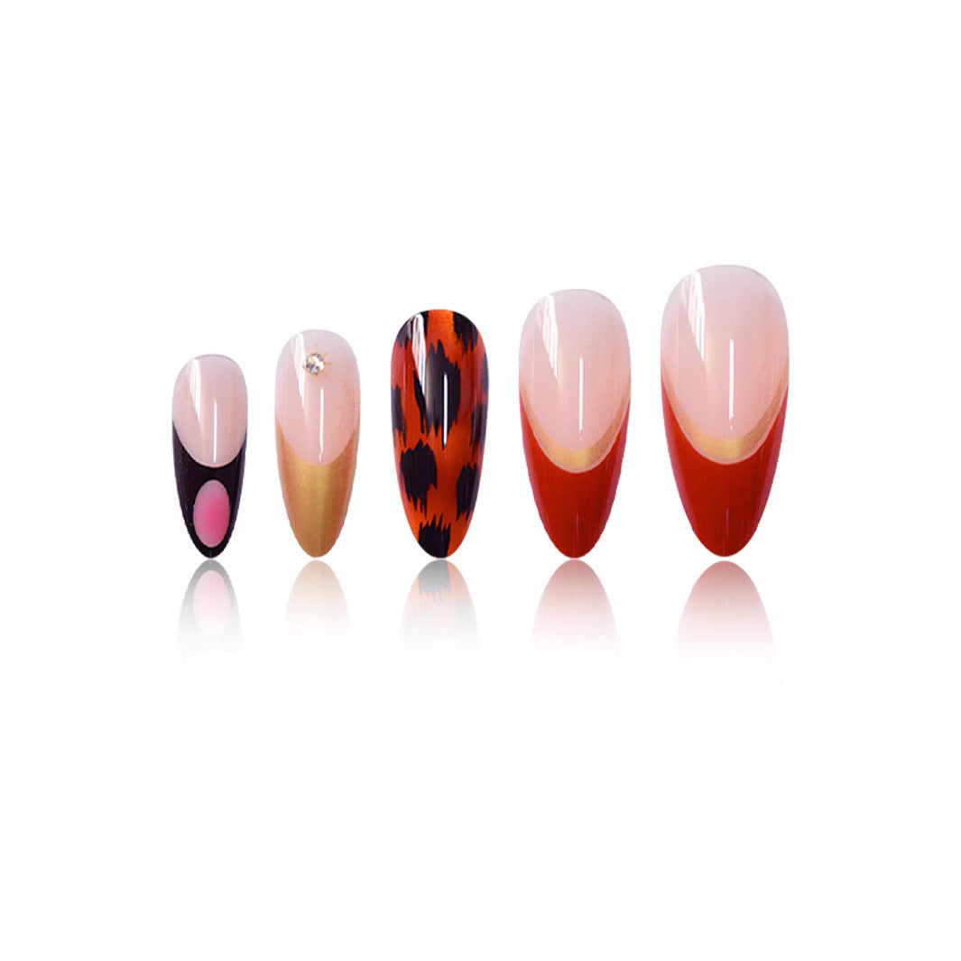 Künstlerische Stiletto Press-On-Nageldesigns Karnz