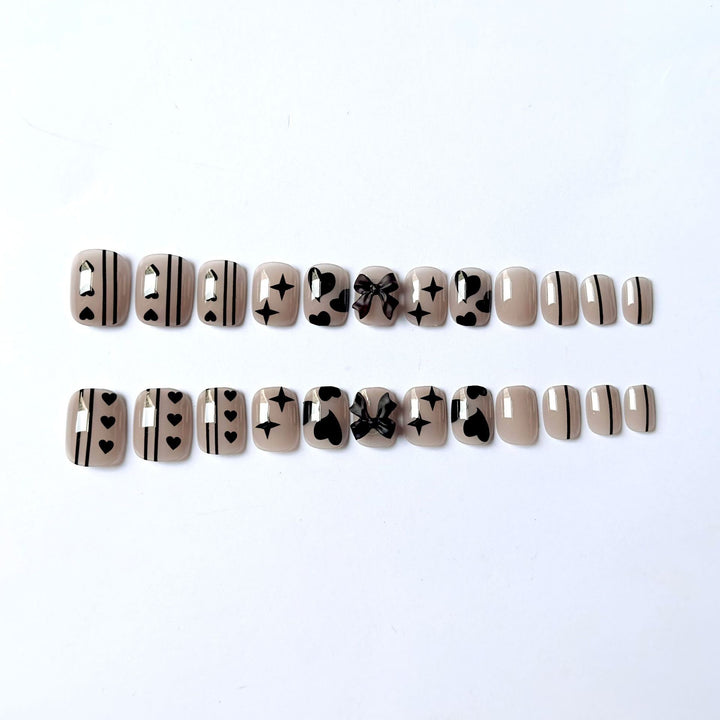 Künstlerisches Nageldesign-Kit mit Schleifenakzenten