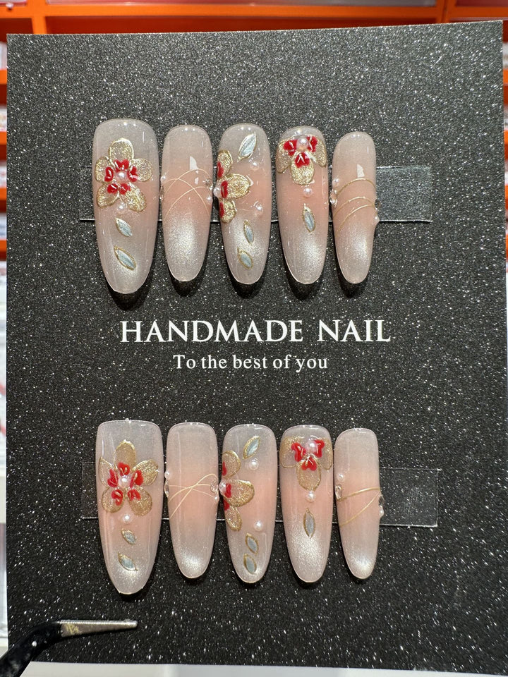 Handgemachter Floral Press-On Nail Set mit 3D-Blumen- und Edelsteinakzenten