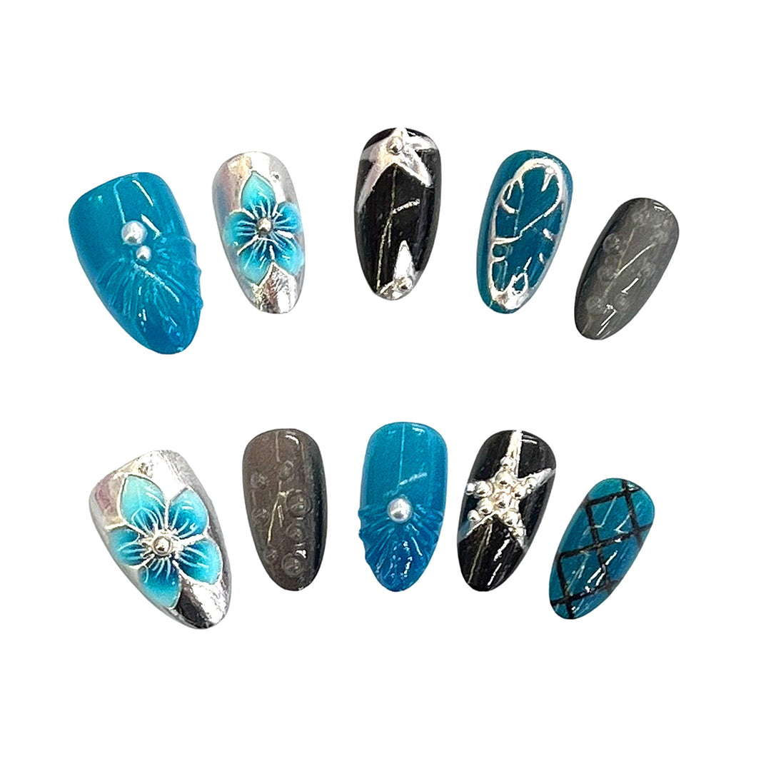 Künstlerisches Press-On-Nagelset mit floralen Motiven Karnz