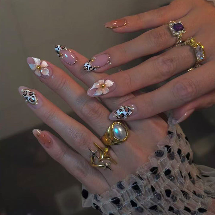 Künstlerische florale und Tierdruck-Nagelverlängerungen Karnz