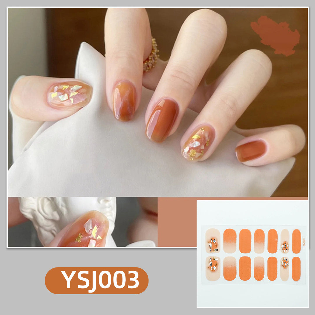 Kunstvolle Nagelverzierung mit Glitzerdetails Karnz