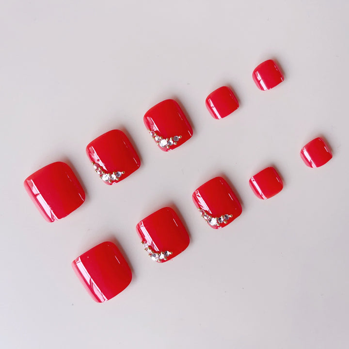 Kunstnagelset mit eleganten Strassdetails Karnz