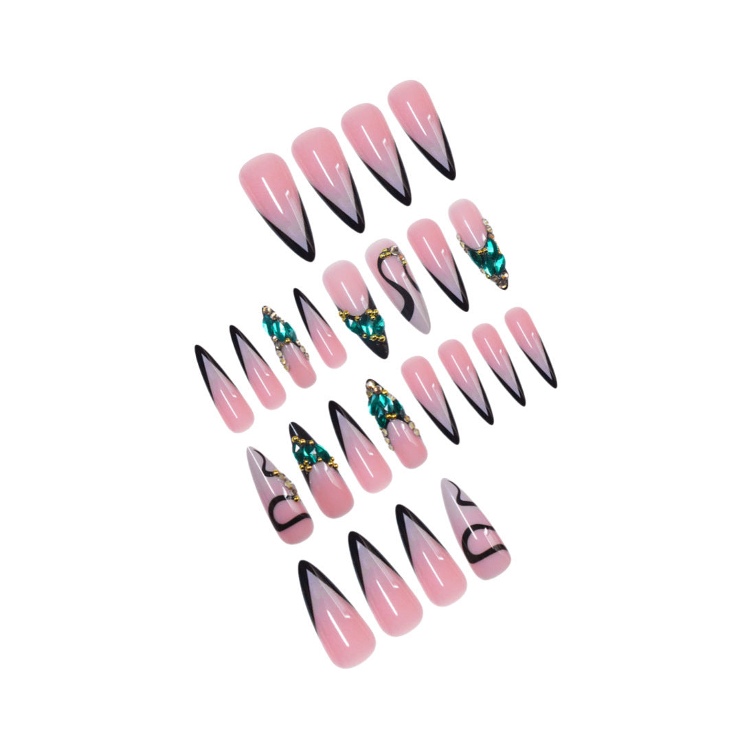 Glamouröse Stiletto-Nagelerweiterungen Karnz