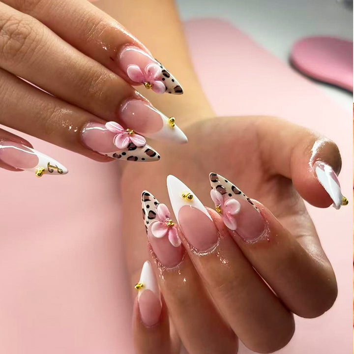 Elegante Blumen Acrylnagel Set Karnz