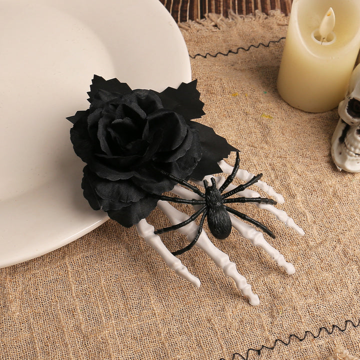 Gothic-Haarclip mit Stoffrose, Skelettfingern und Spinnen-Applikation