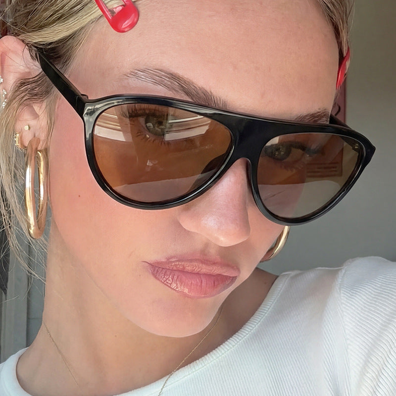 Damen Sportliche Sonnenbrille mit modernem Schutzdesign Karnz