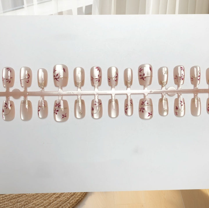 Künstlerisches Floral Press-On Nails Set Karnz