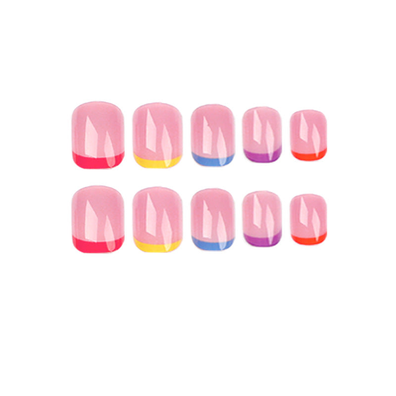 Nagelkunst mit bunten Spitzen Karnz