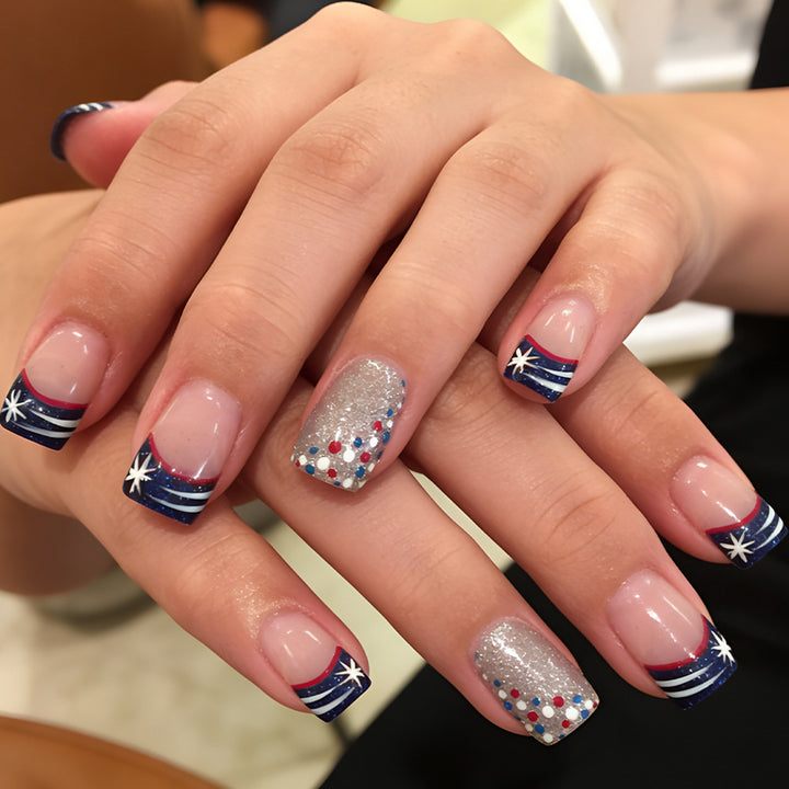 Dekoratives Press-On Nagelkunstset mit Glitterakzenten Karnz