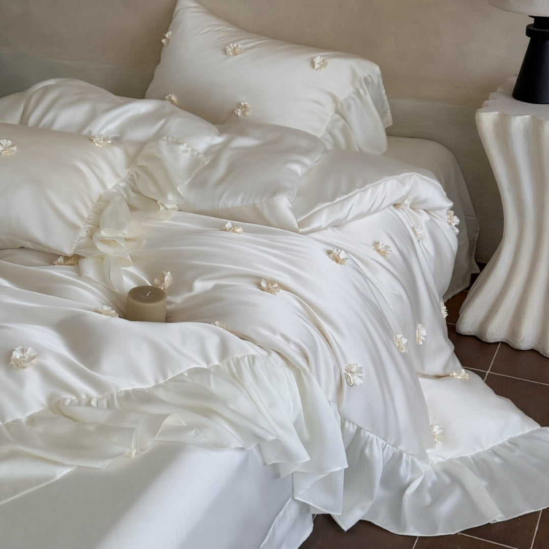 Luxuriöses Satin-Bettwäsche-Set mit Rüschen und 3D-Blüten