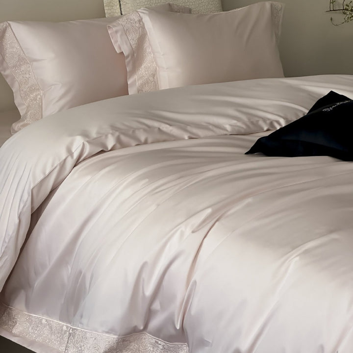 Luxuriöses Satin-Feeling Wendebettbezug-Set mit gesticktem Saum und Kissenbezügen