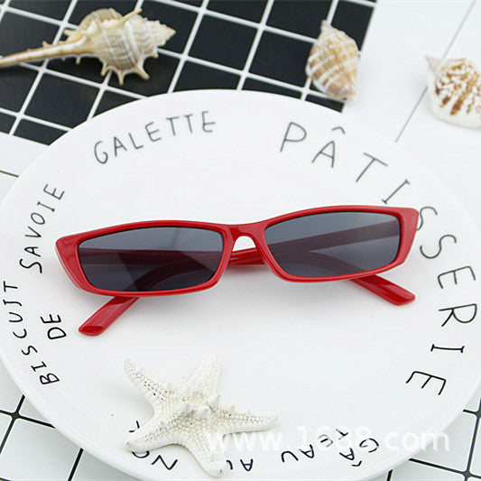Damen modische Sonnenbrille im eleganten Retro-Stil Karnz
