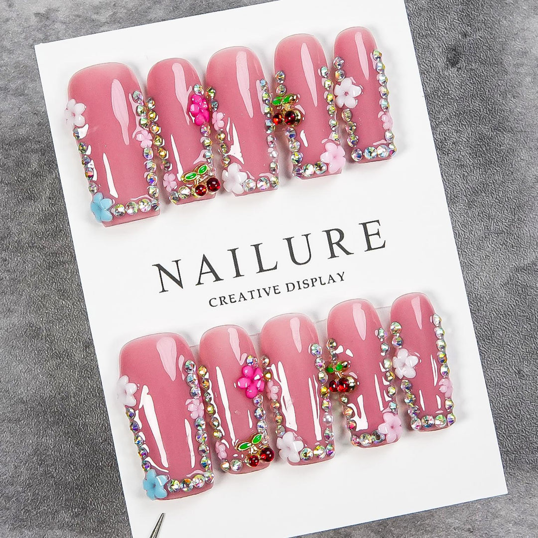 Dekorative Nagelkunst
