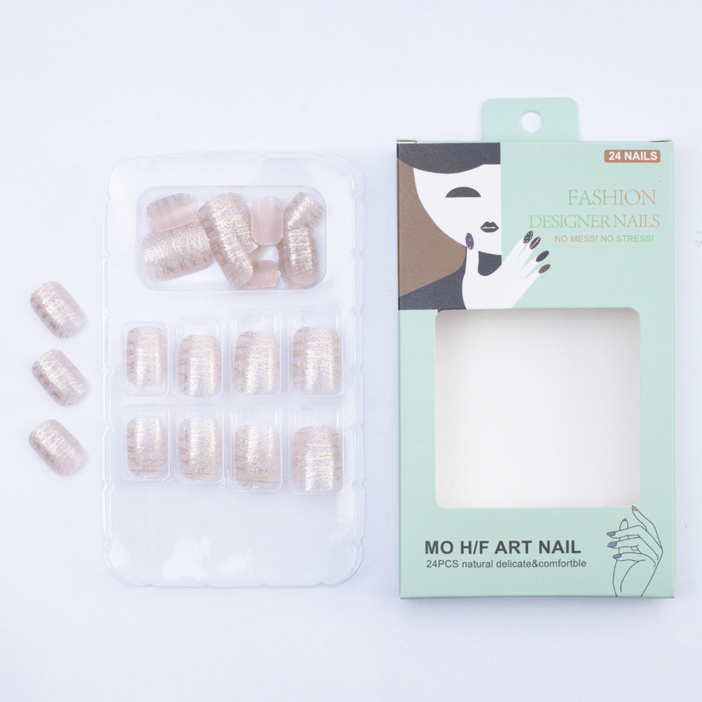 Kunstnägel mit elegantem Glitzerdesign Karnz