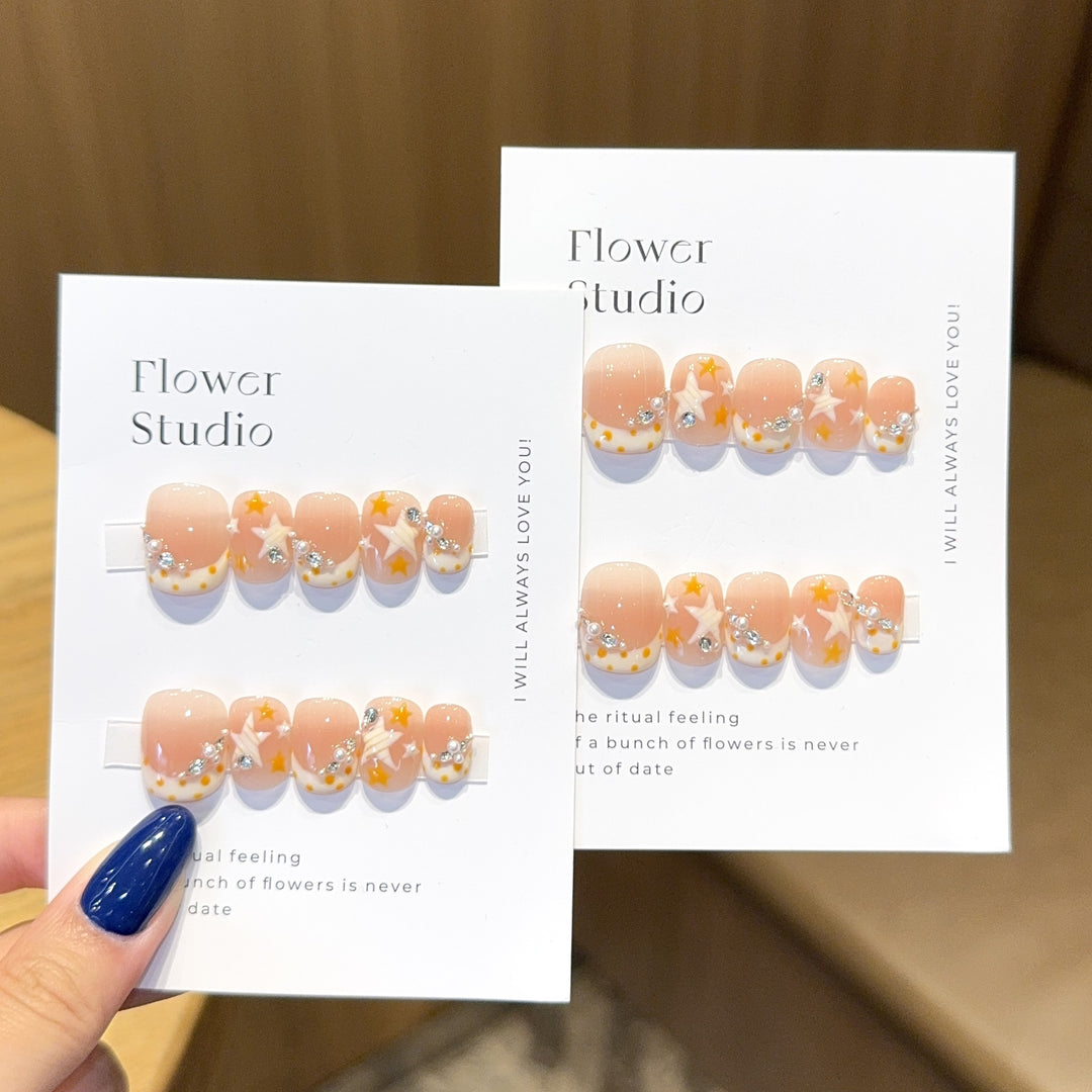 Kunstnägel Im Eleganten Blüten-Design Karnz