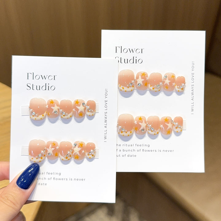 Kunstnägel Im Eleganten Blüten-Design Karnz
